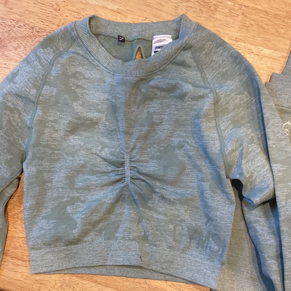 Gymshark Workout Set - Picture 3 of 4